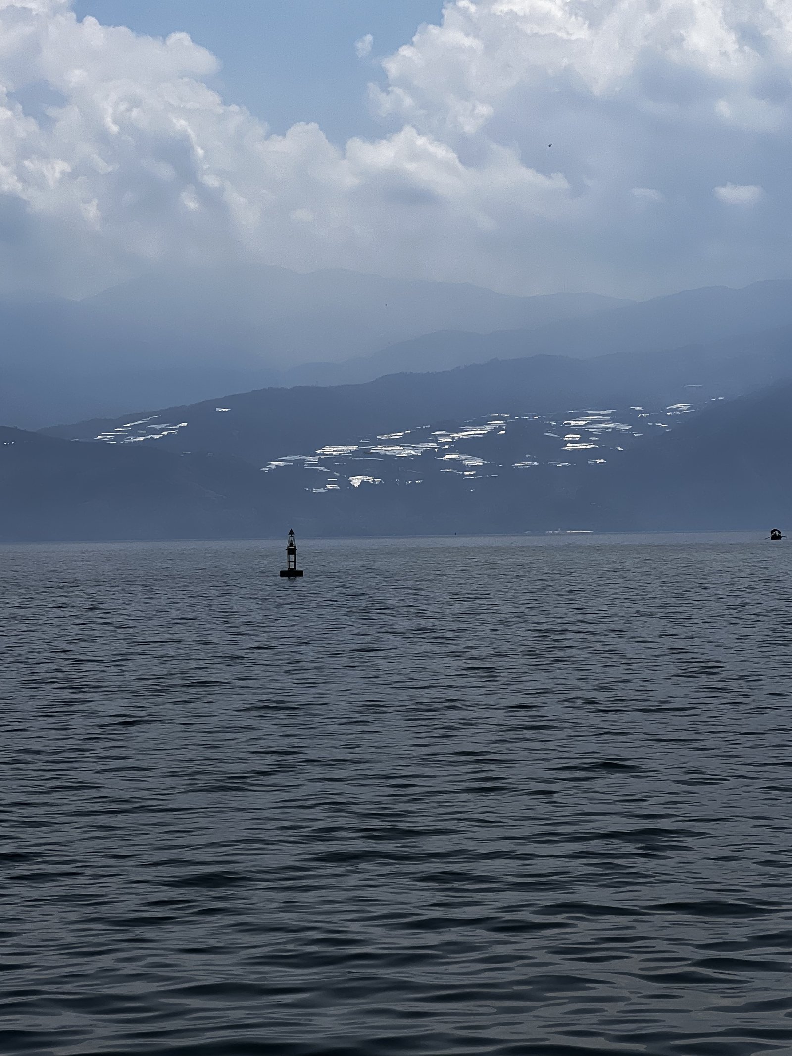 Qiong Lake